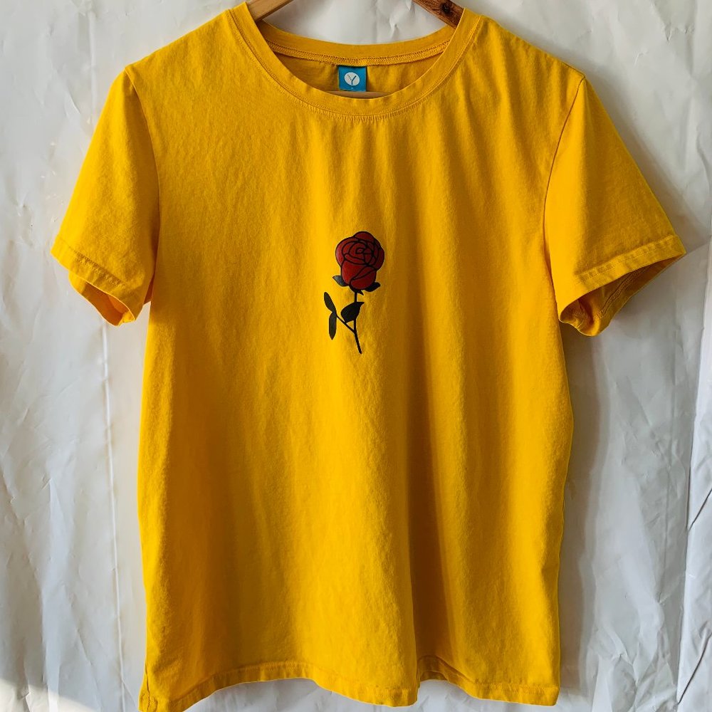 Single Red Rose Short Sleeve Crew Neck Tee Shirt